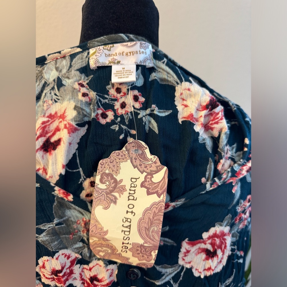 NWT BAND OF GYPSIES FLORAL DRESS - Picture 7 of 8